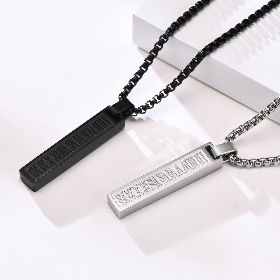 Chaînette avec Pendentif Chiffres Romains – Élégance Classique et Style Moderne